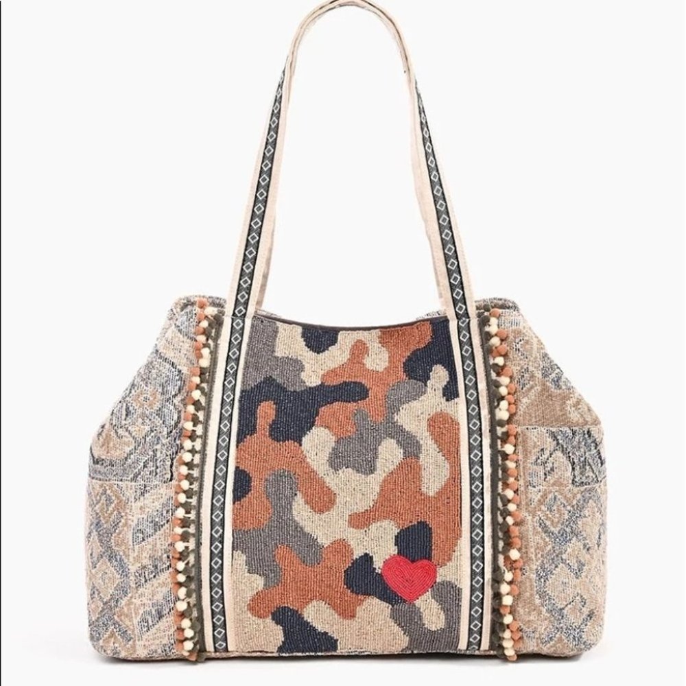 AMERICA & BEYOND DON’T HIDE YOUR HEART TOTE NWOT - Picture 2 of 8